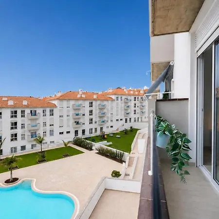 Home2book Relaxing Poolside Escape, Apartamento